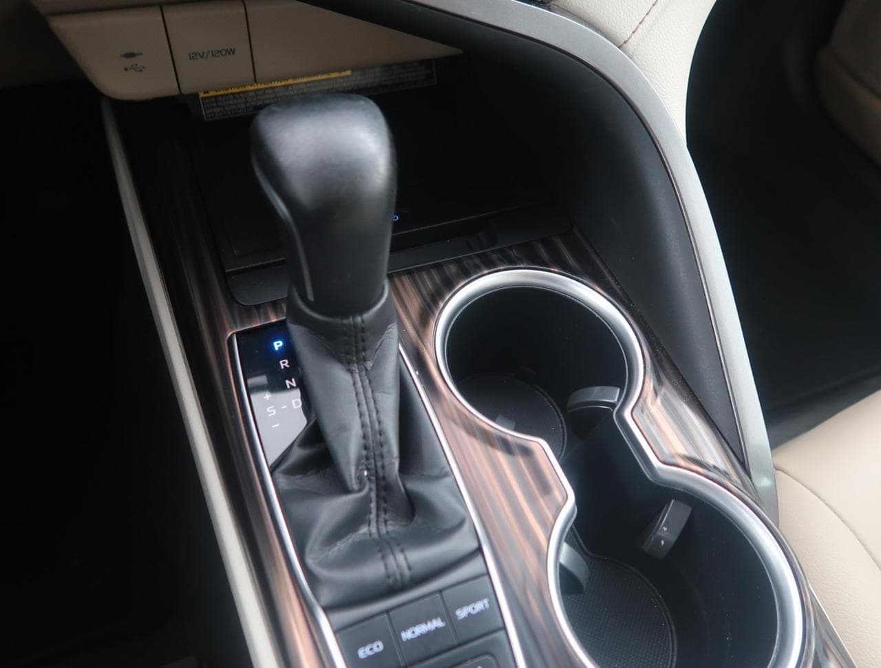 2019 Toyota CAMRY - 32