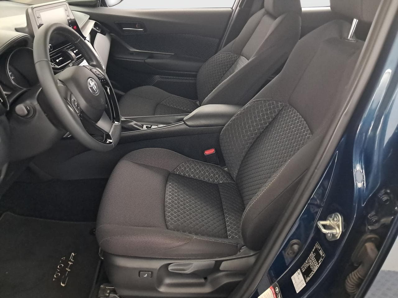 2023 Toyota C-HR - 25