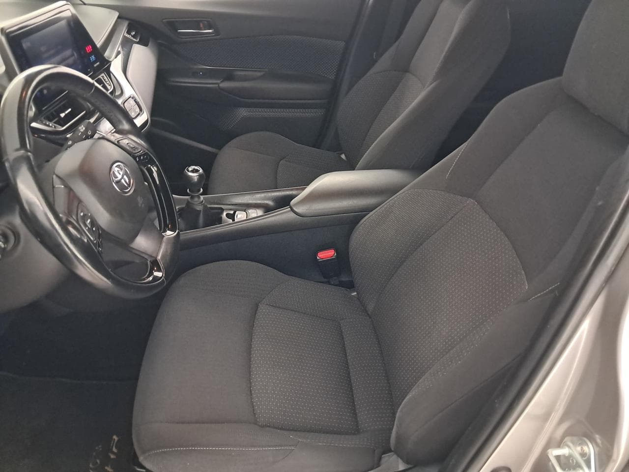 2017 Toyota C-HR - 24