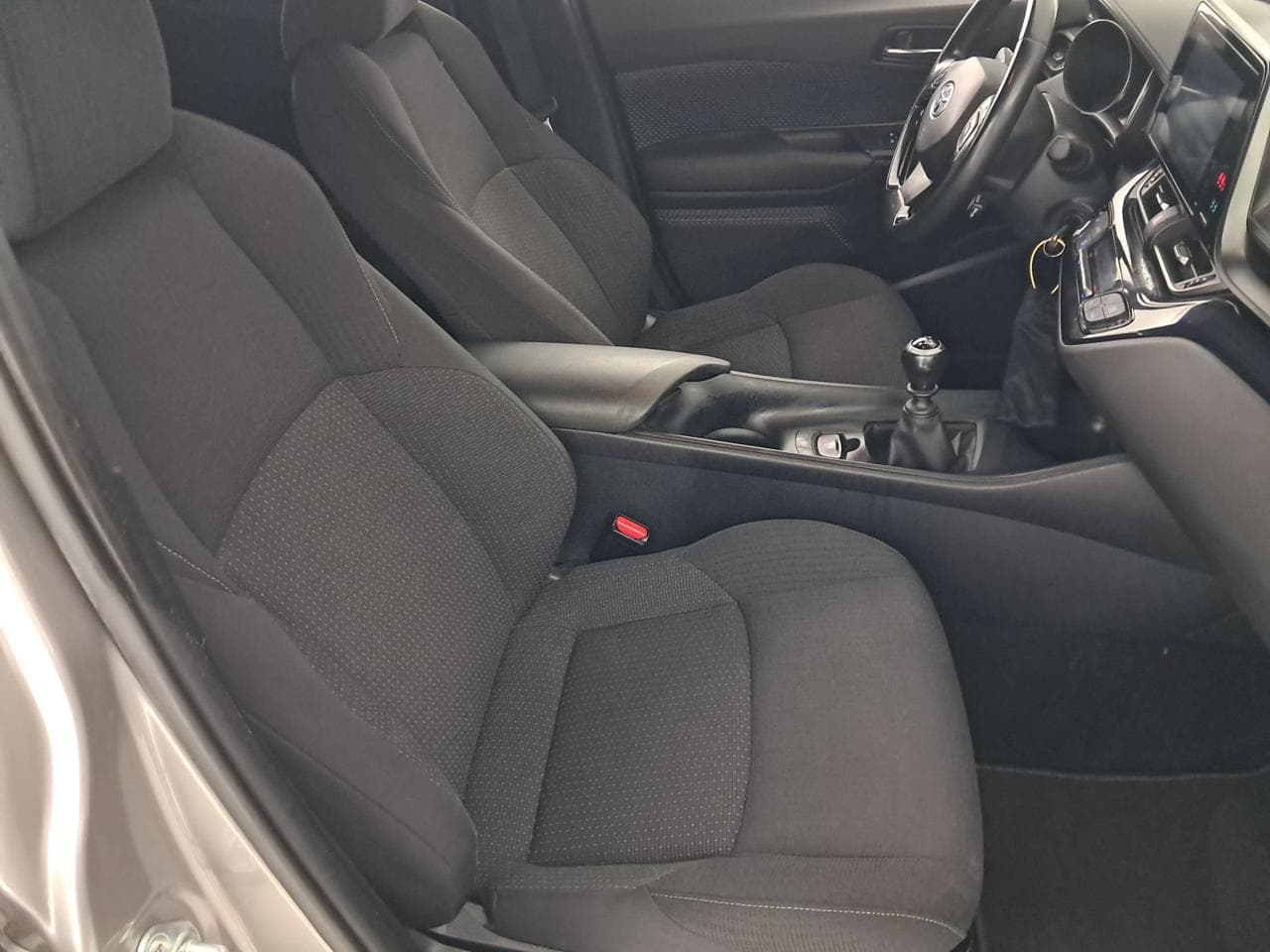 2017 Toyota C-HR - 16