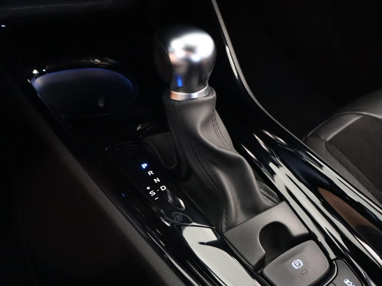 2021 Toyota C-HR - 17