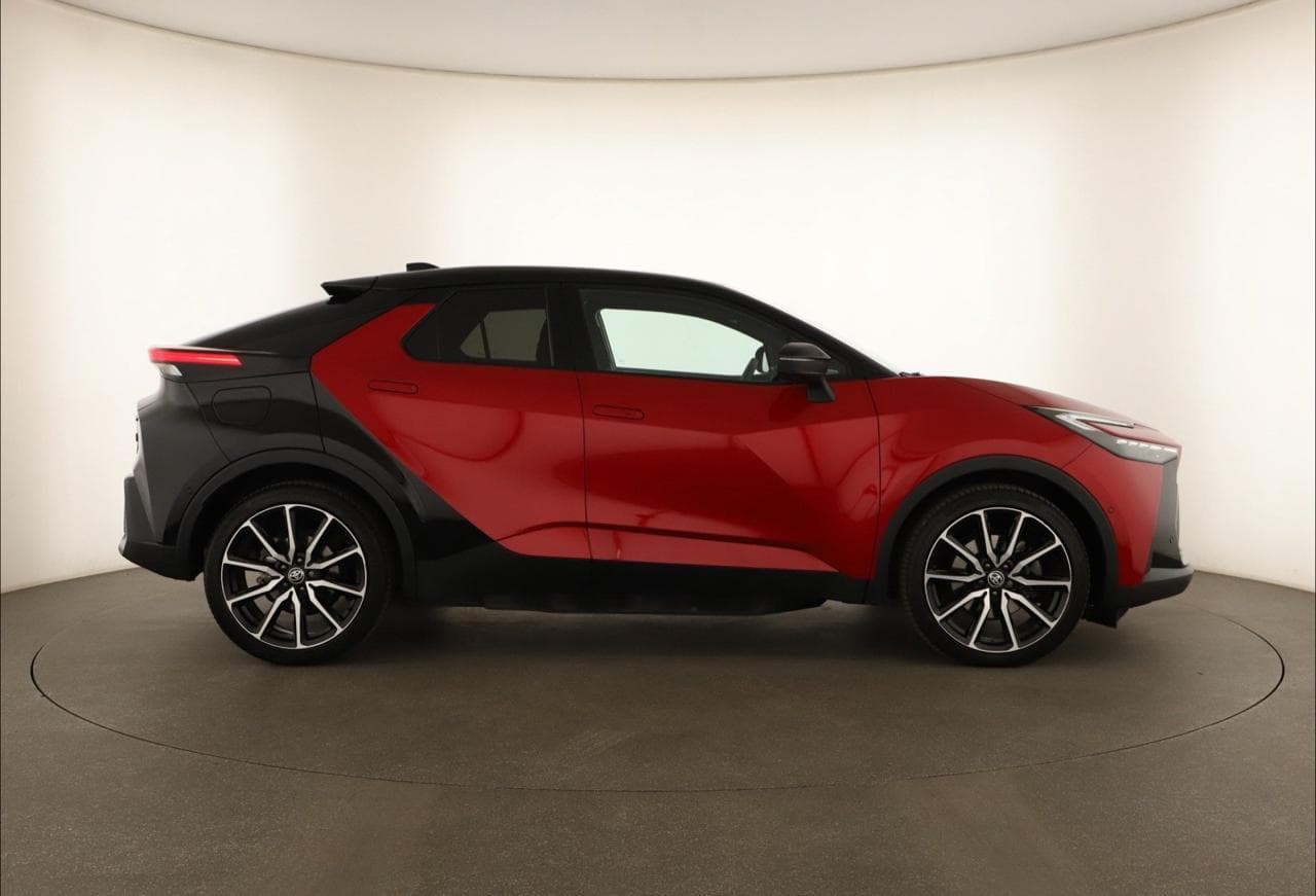 2024 Toyota C-HR - 8