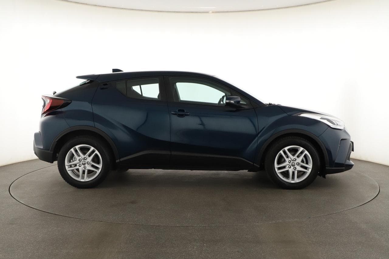 2023 Toyota C-HR - 8