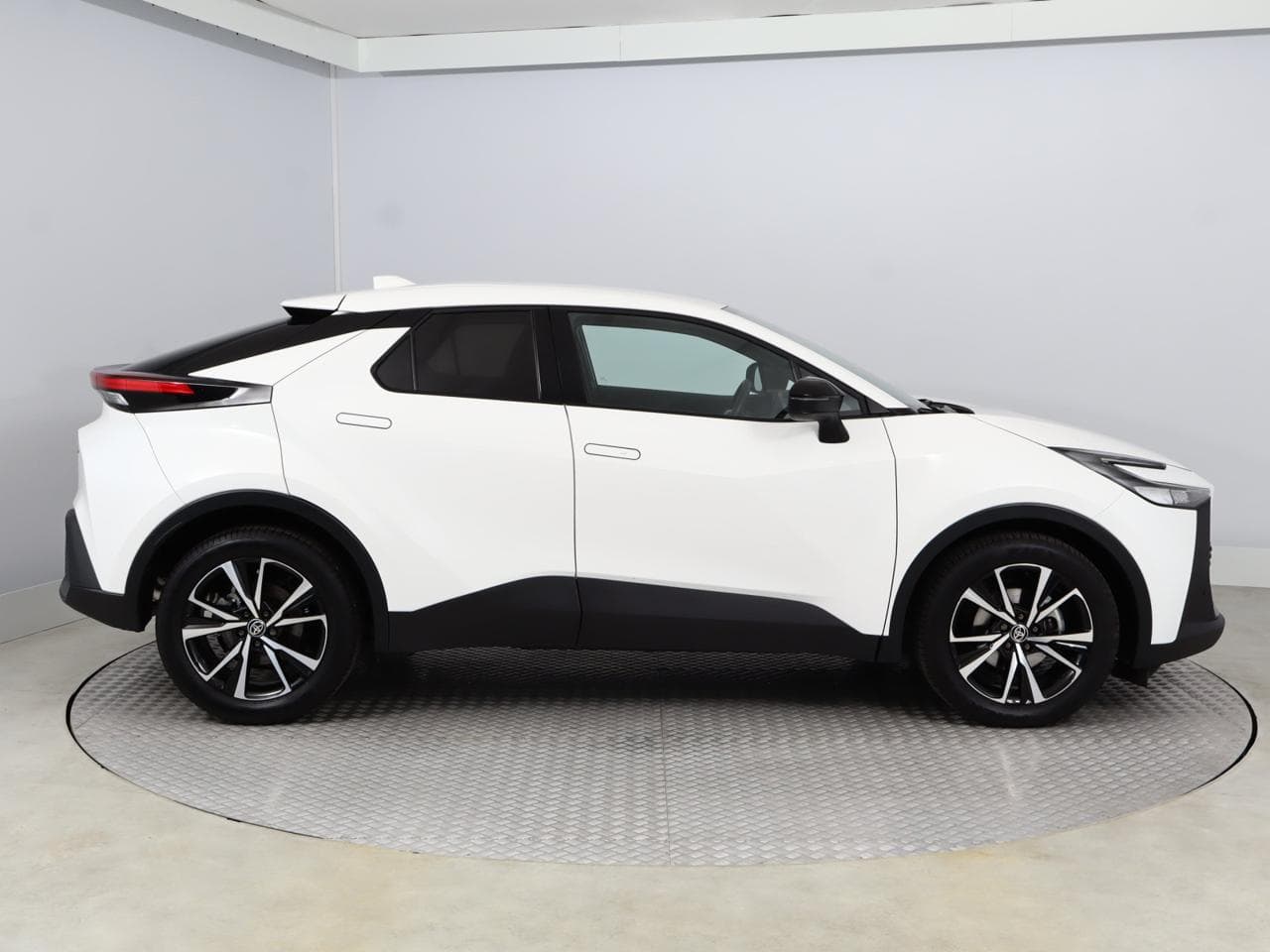 2024 Toyota C-HR - 8