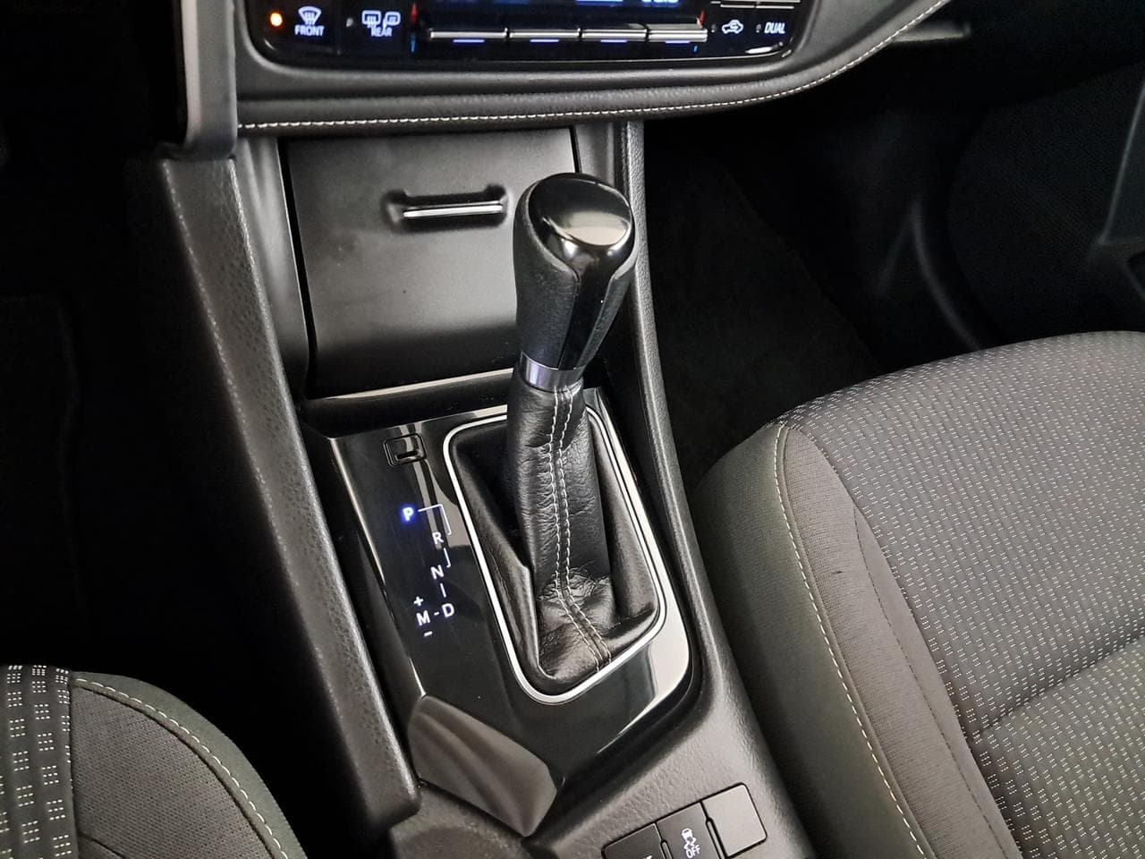 2018 Toyota COROLLA - 19