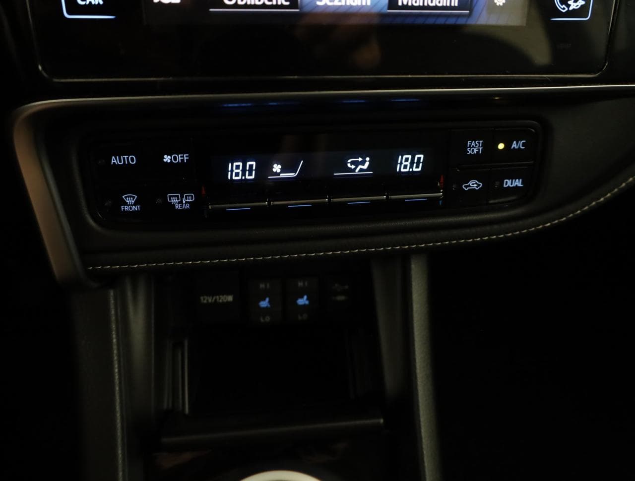 2018 Toyota COROLLA - 16