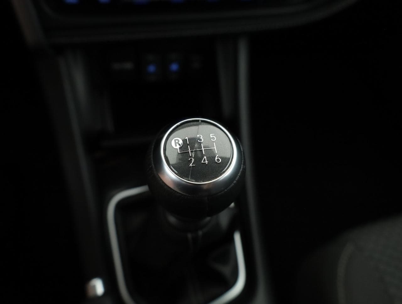 2018 Toyota COROLLA - 19