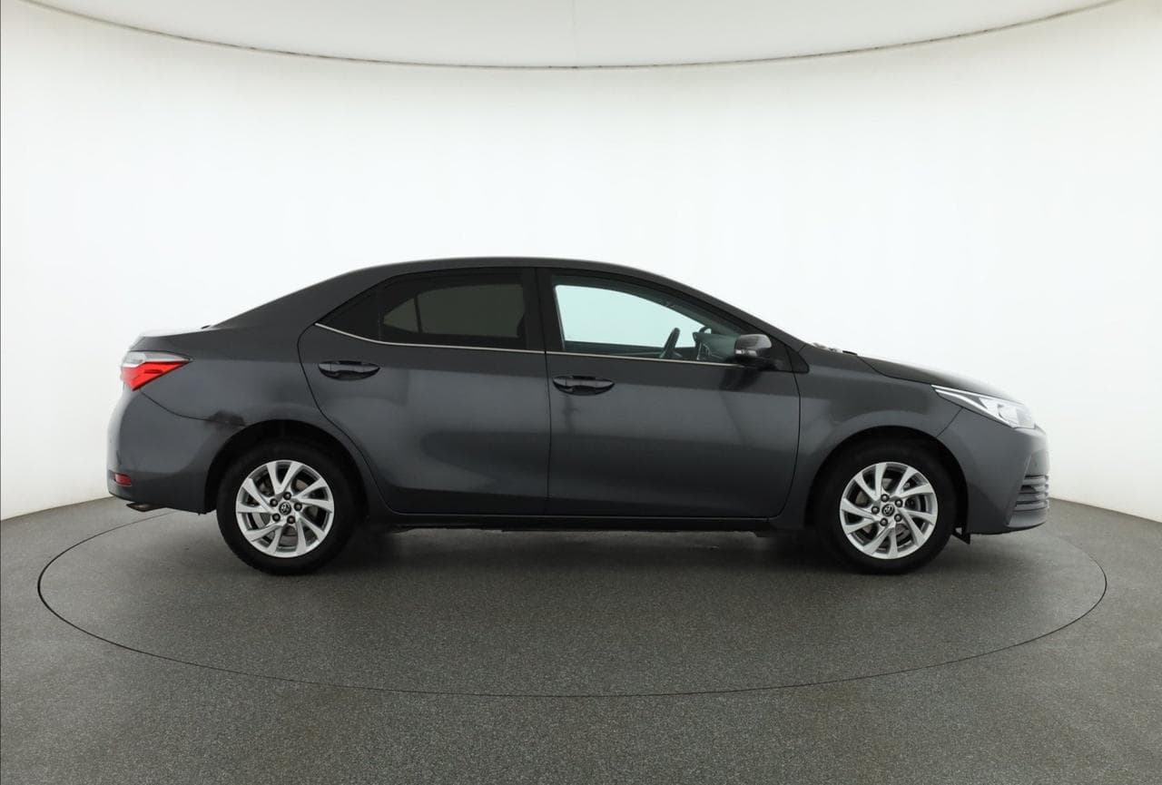 2018 Toyota COROLLA - 8