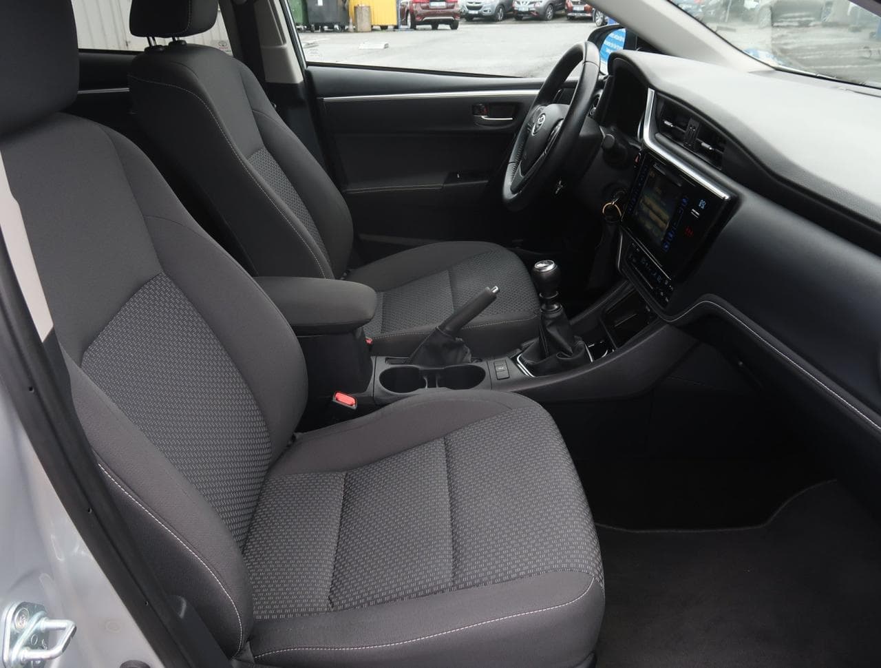 2018 Toyota COROLLA - 12