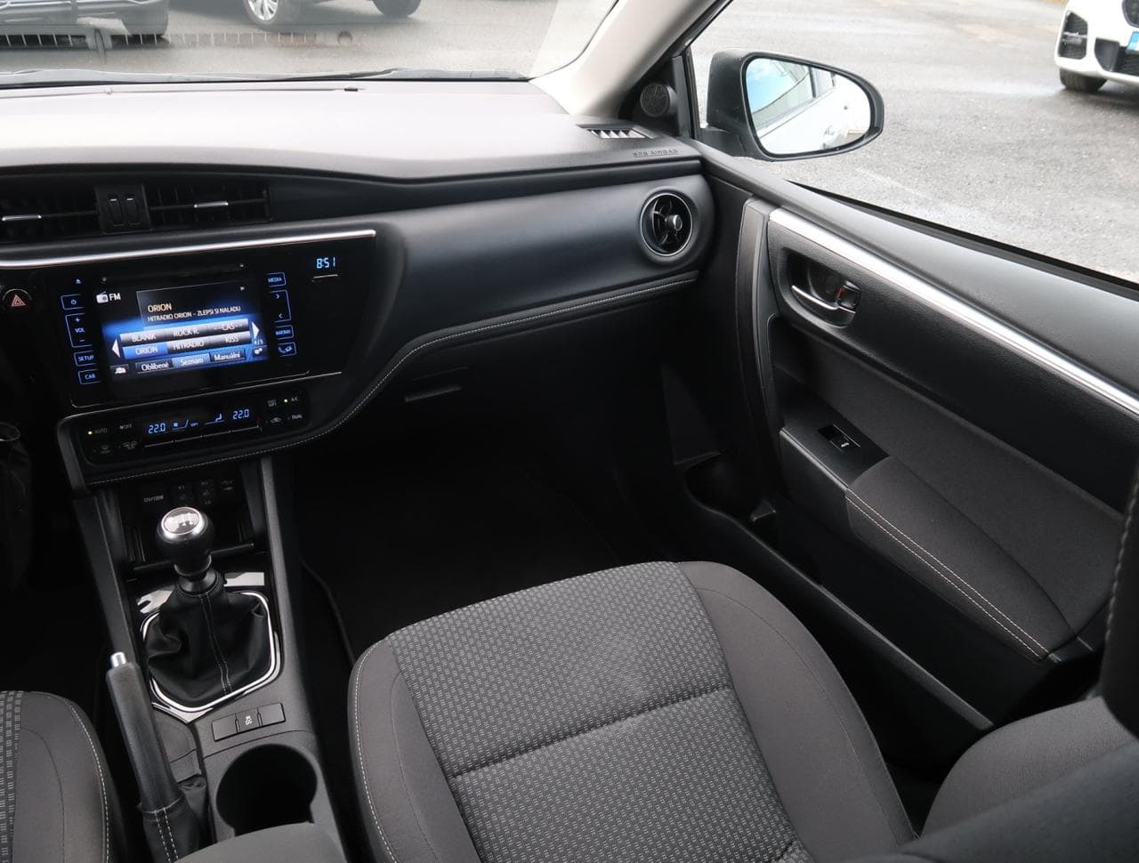 2018 Toyota COROLLA - 11
