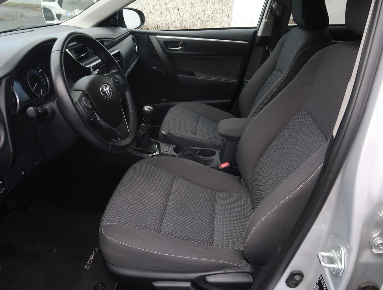 2018 Toyota COROLLA - 16