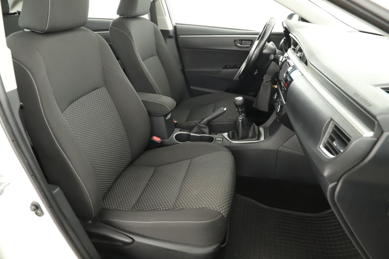 2016 Toyota COROLLA - 18