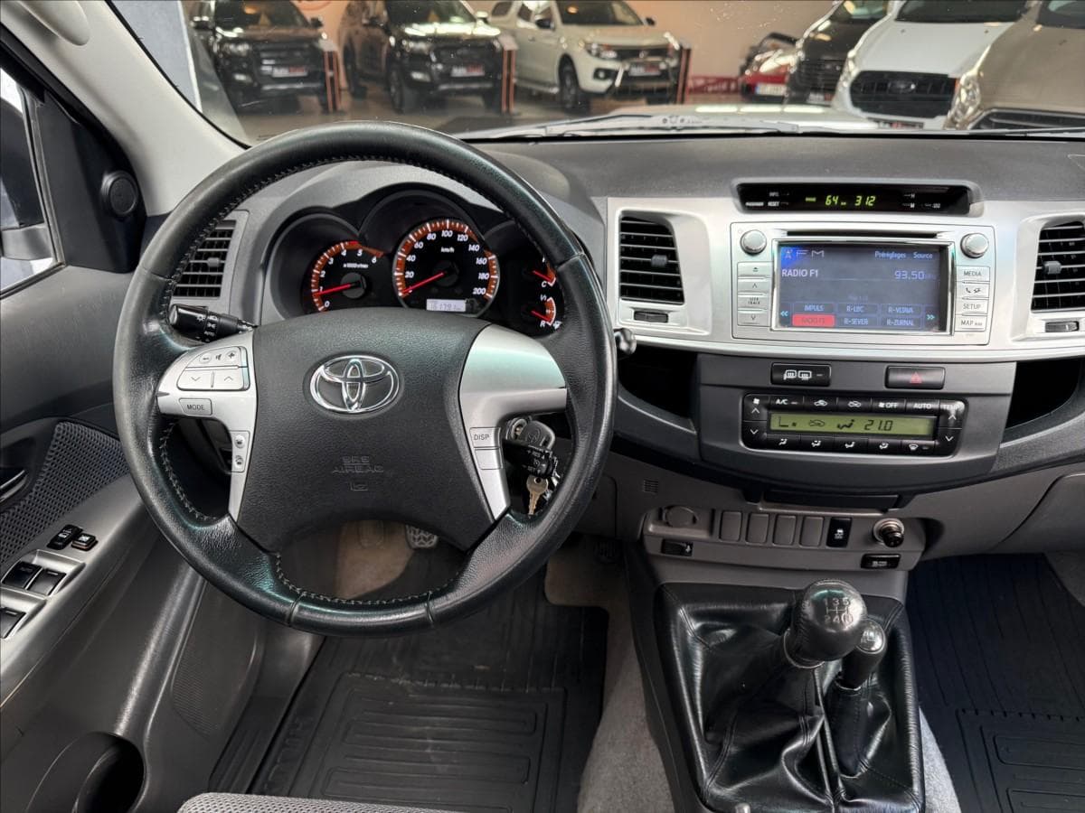 2012 Toyota Hilux - 14