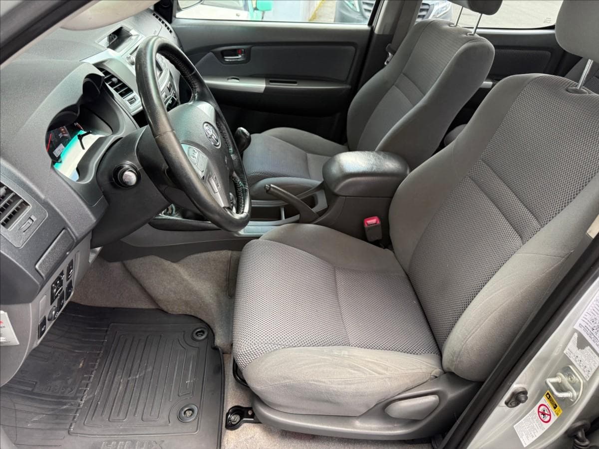 2012 Toyota Hilux - 11