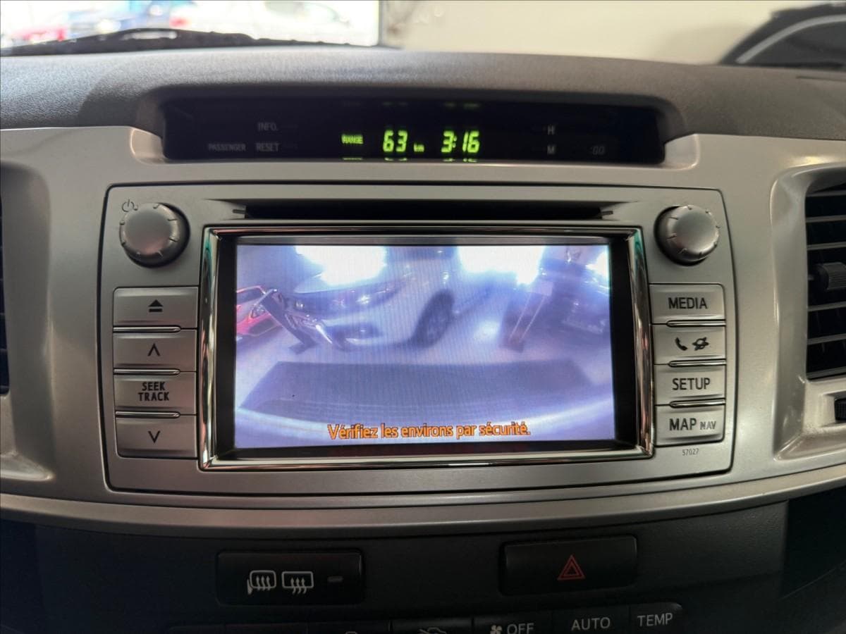 2012 Toyota Hilux - 17