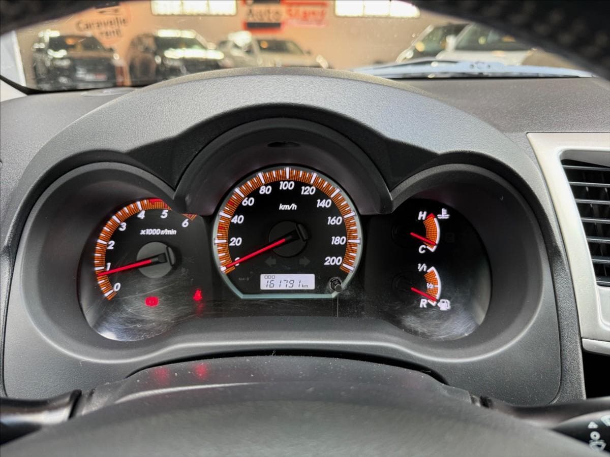 2012 Toyota Hilux - 19