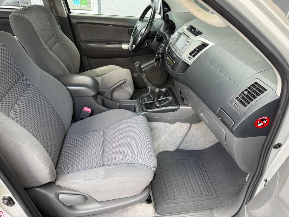 2012 Toyota Hilux - 12