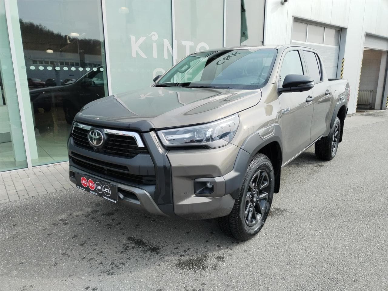 Toyota Hilux 2.8 DIESEL 6AT  INVINCIBLE pick up