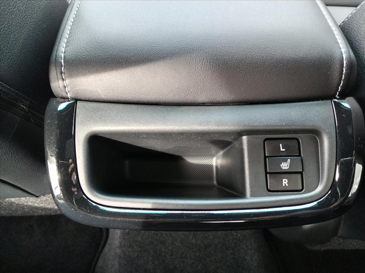 2025 Toyota Hilux - 19