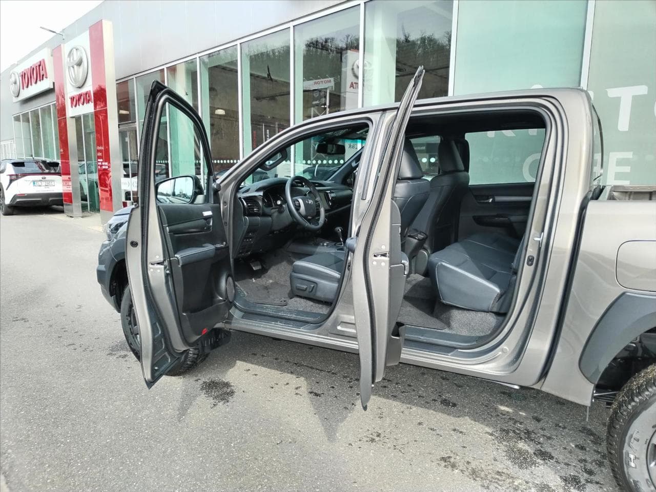 2025 Toyota Hilux - 7