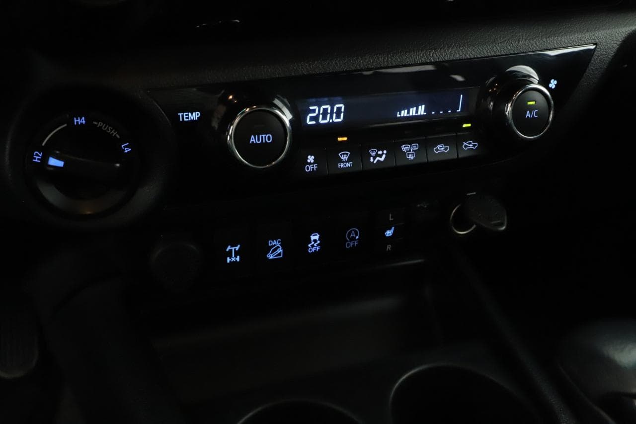2019 Toyota HILUX - 17
