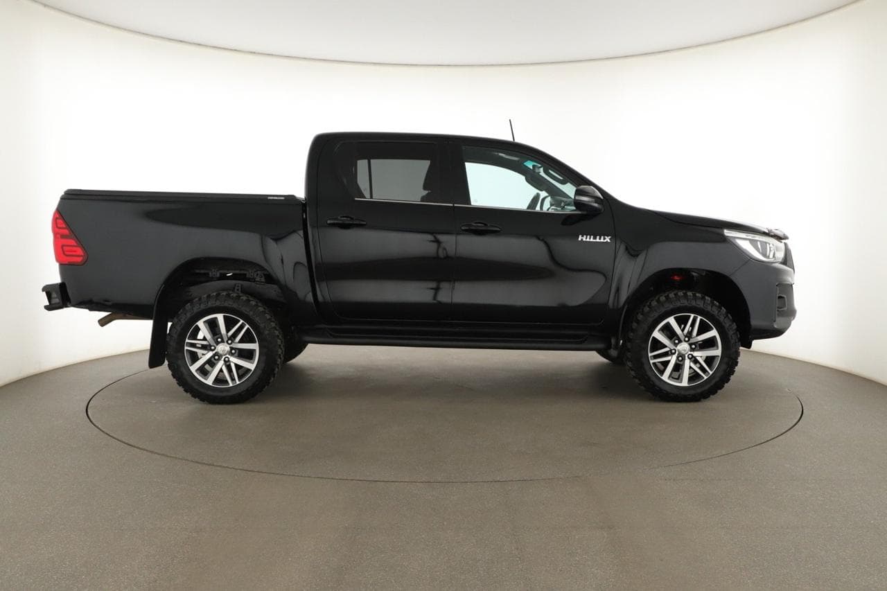 2019 Toyota HILUX - 8