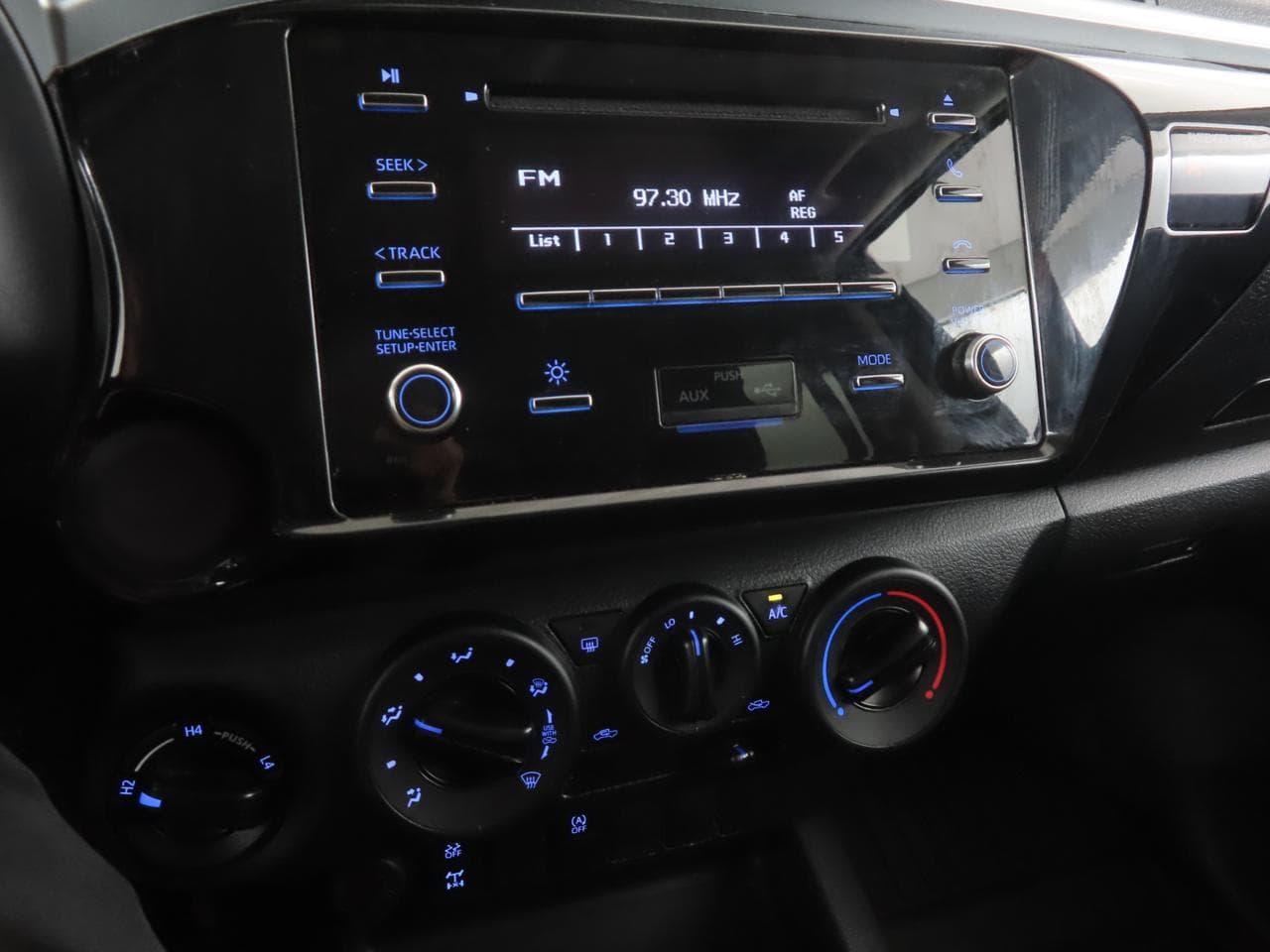 2021 Toyota HILUX - 18