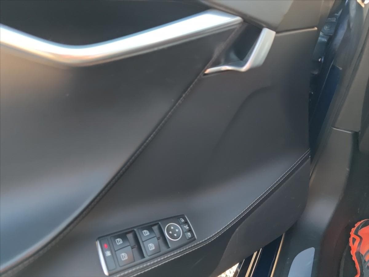 2016 Tesla Model S - 10