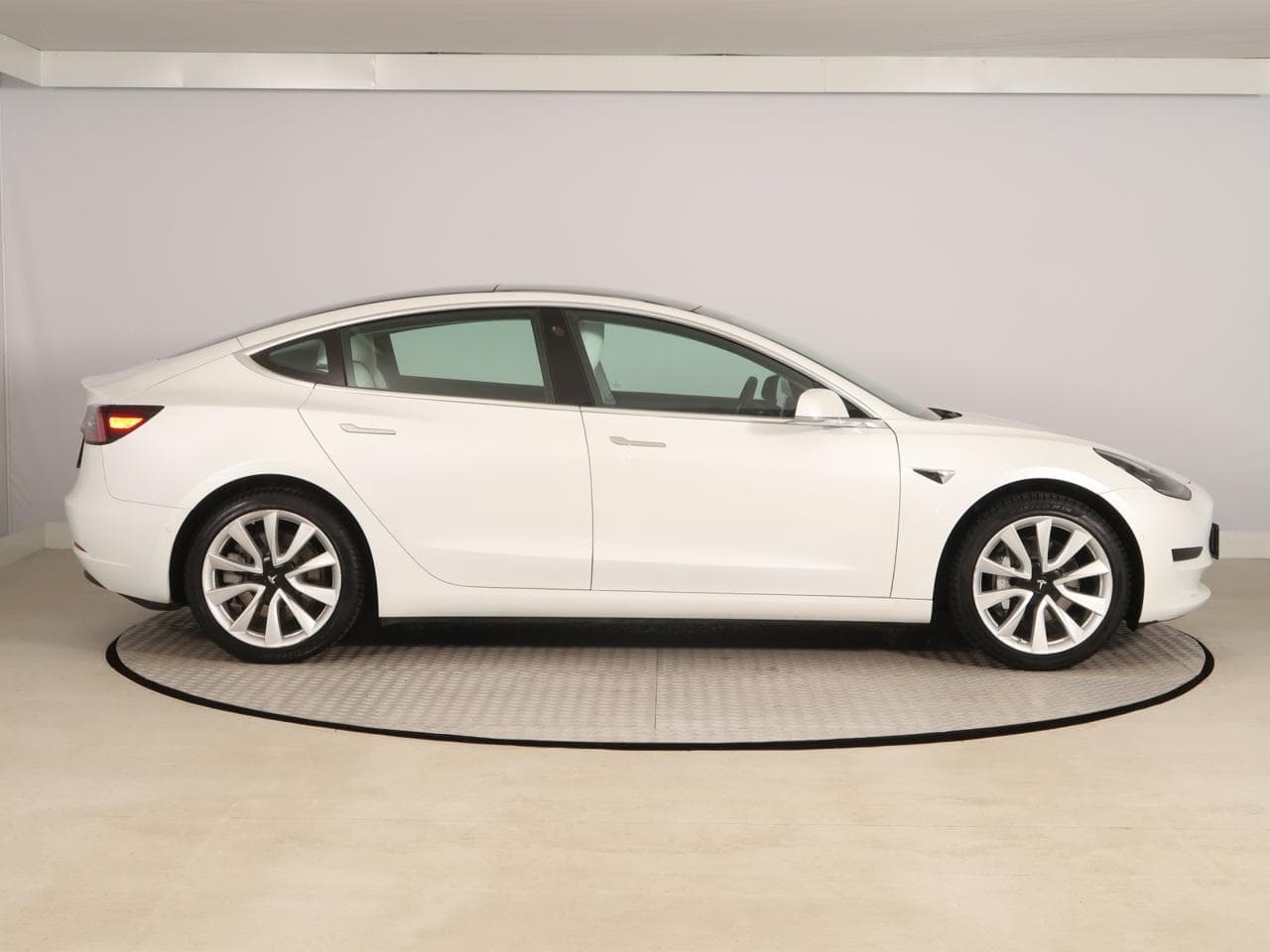 2020 Tesla MODEL 3 - 8