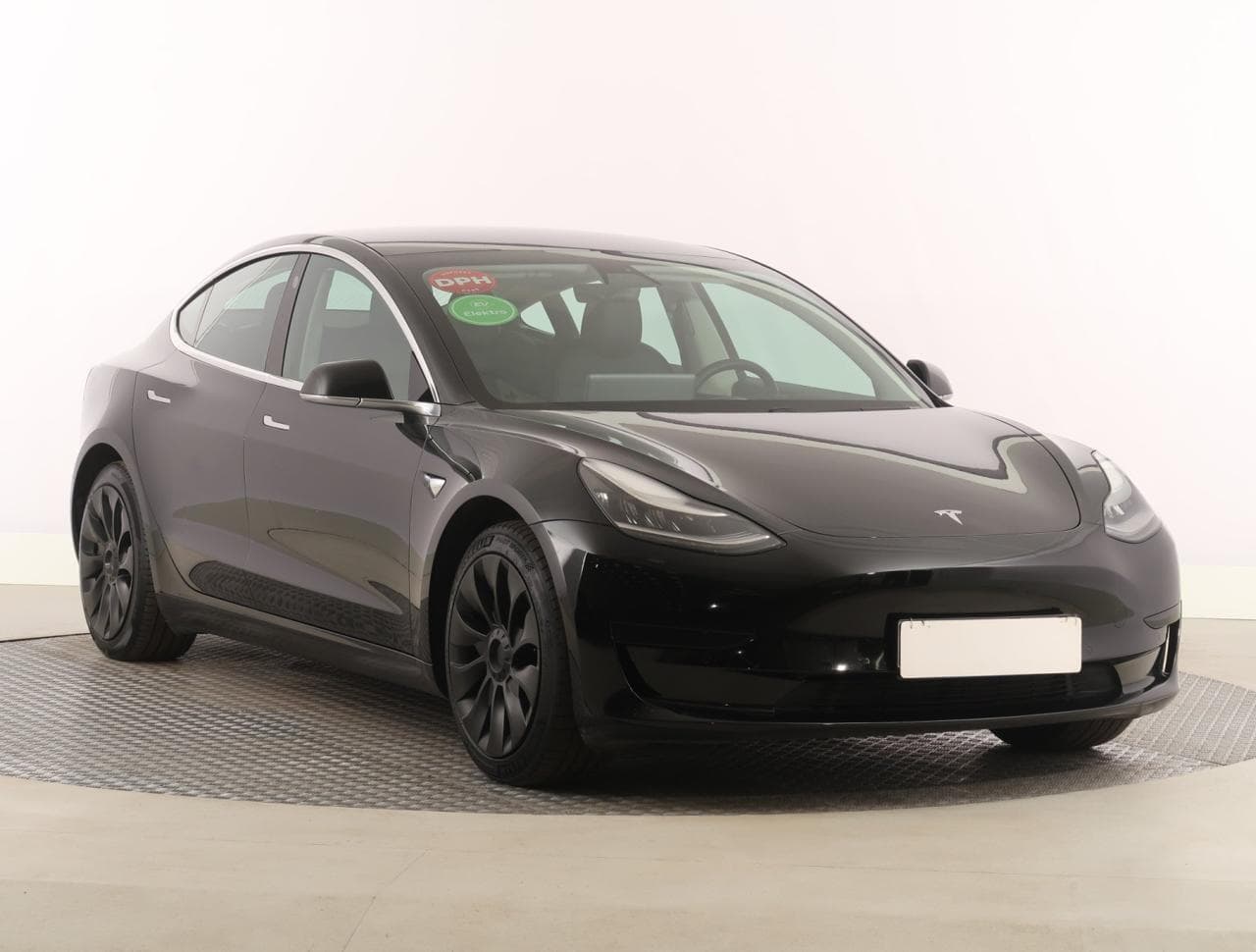 Tesla Model 3 Std Range Plus LFP 239kW sedan