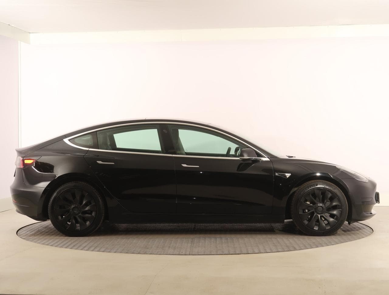 2020 Tesla Model 3 - 8