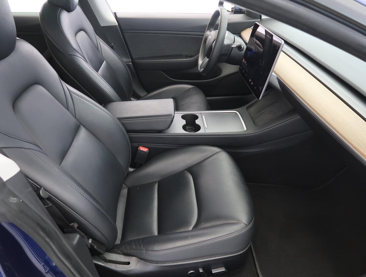 2020 Tesla Model 3 - 12