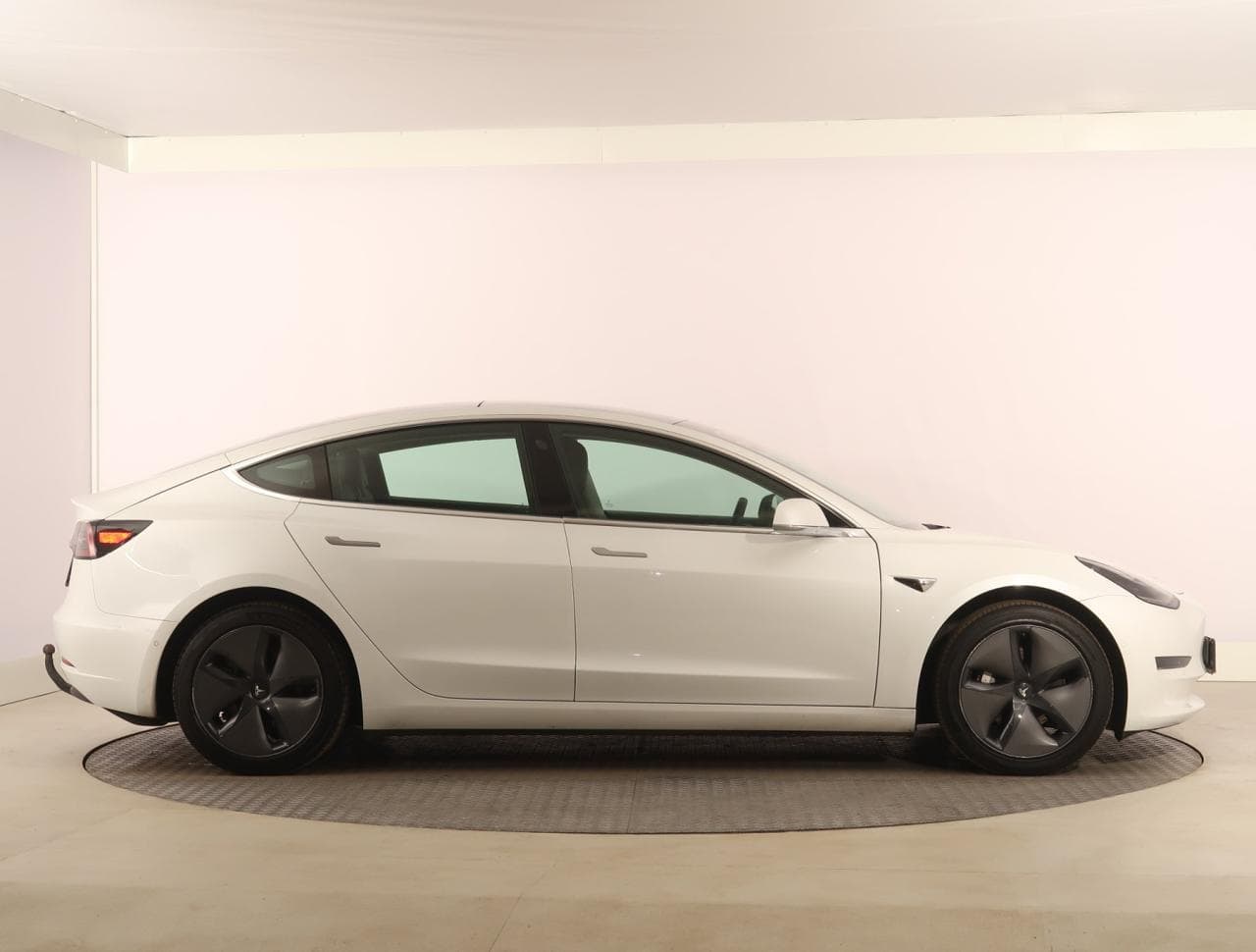 2020 Tesla Model 3 - 8
