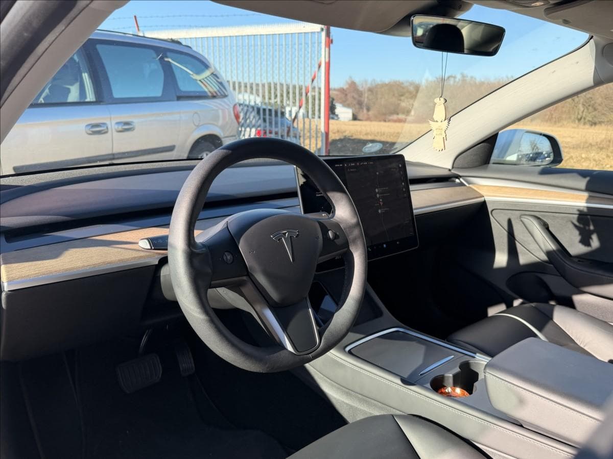 2021 Tesla Model 3 - 10