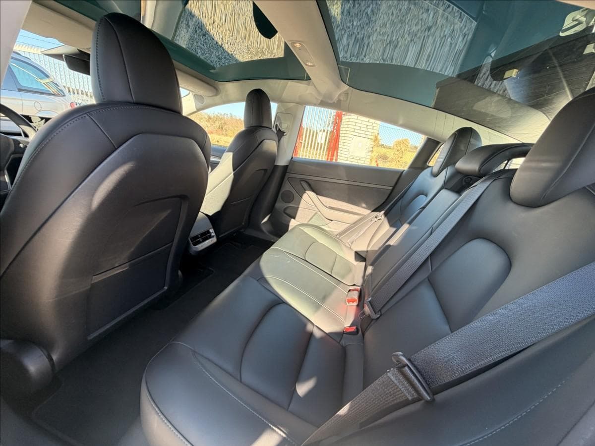 2021 Tesla Model 3 - 16