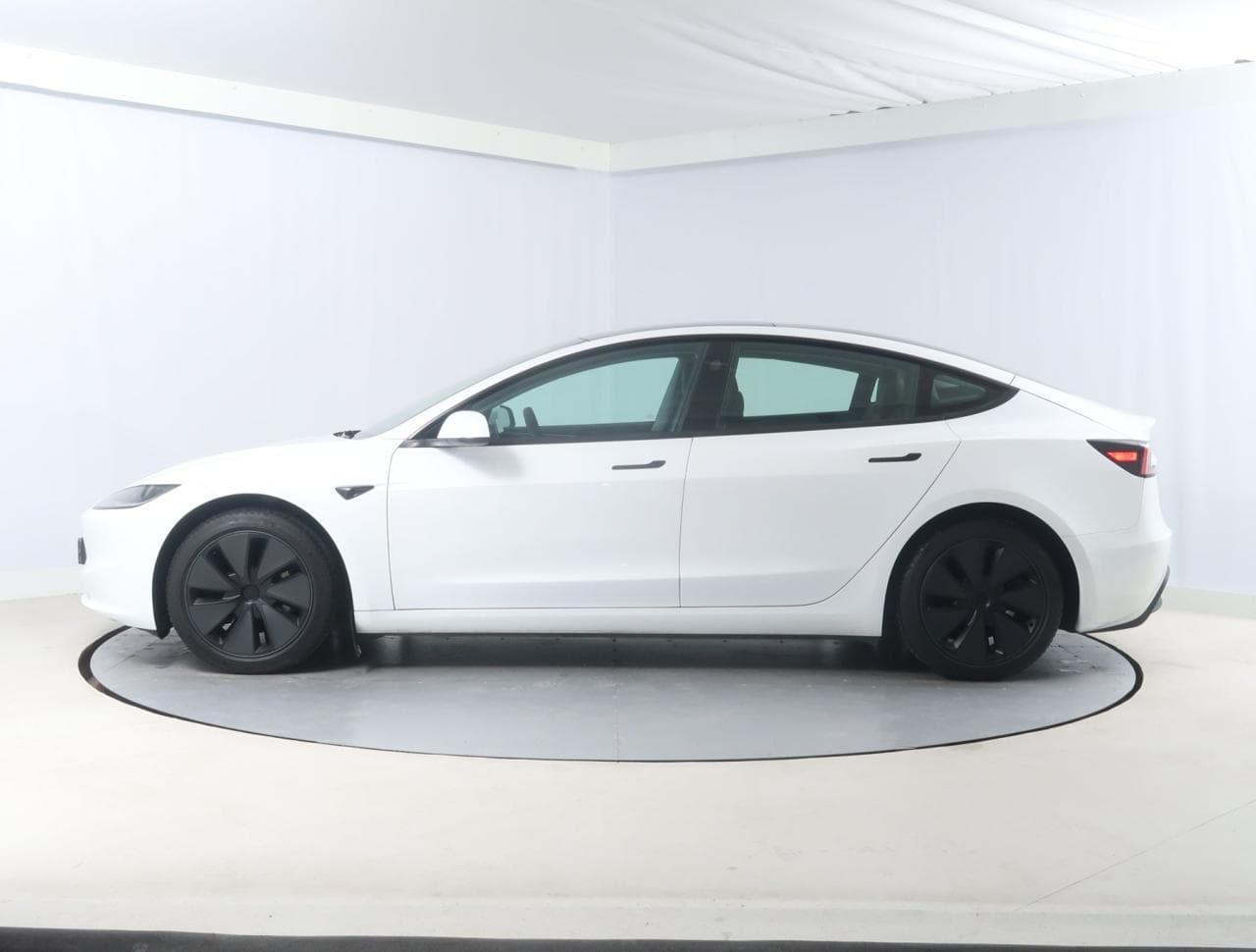 2023 Tesla Model 3 - 4