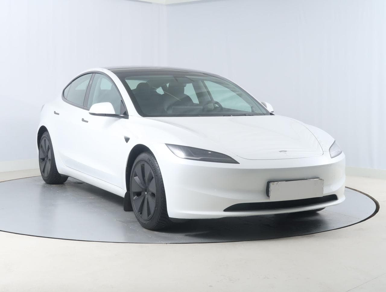 Tesla Model 3 Standard Range LFP 208kW sedan