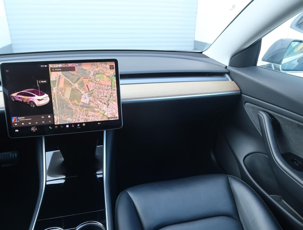 2019 Tesla Model 3 - 11