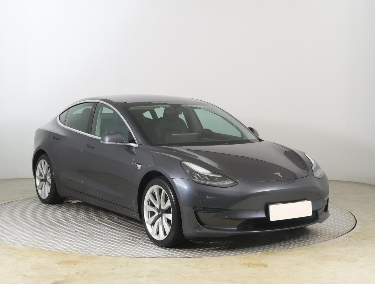 Tesla Model 3 Long Range 4WD 78kWh 361kW sedan