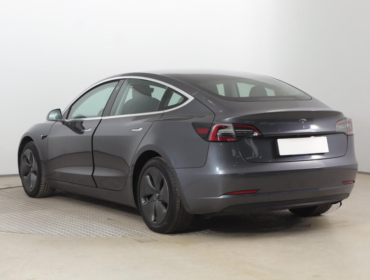 2020 Tesla Model 3 - 5
