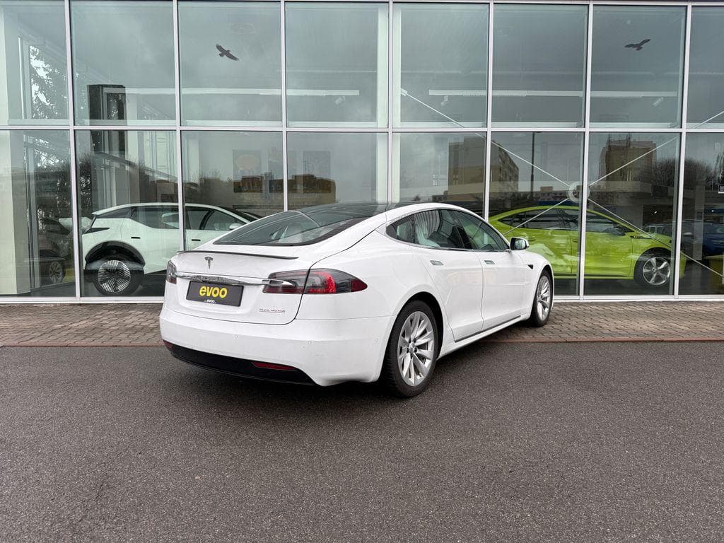 Tesla Model S - 4