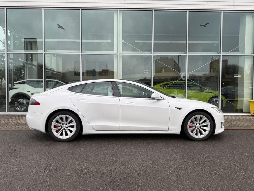 Tesla Model S - 6
