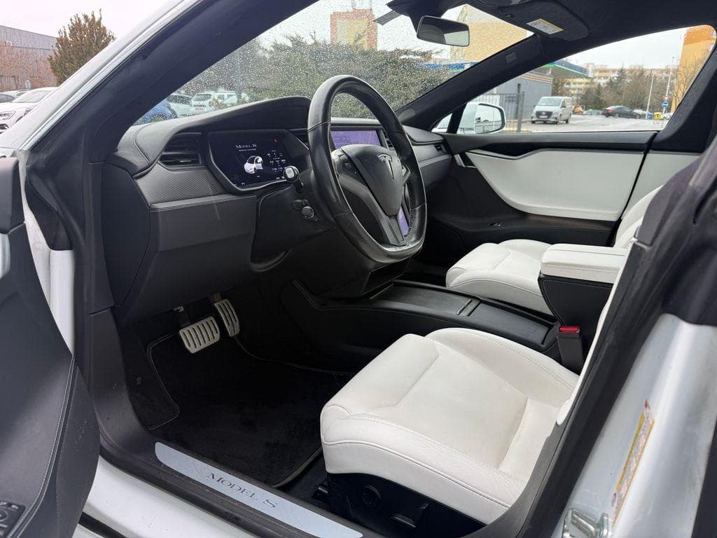 Tesla Model S - 7