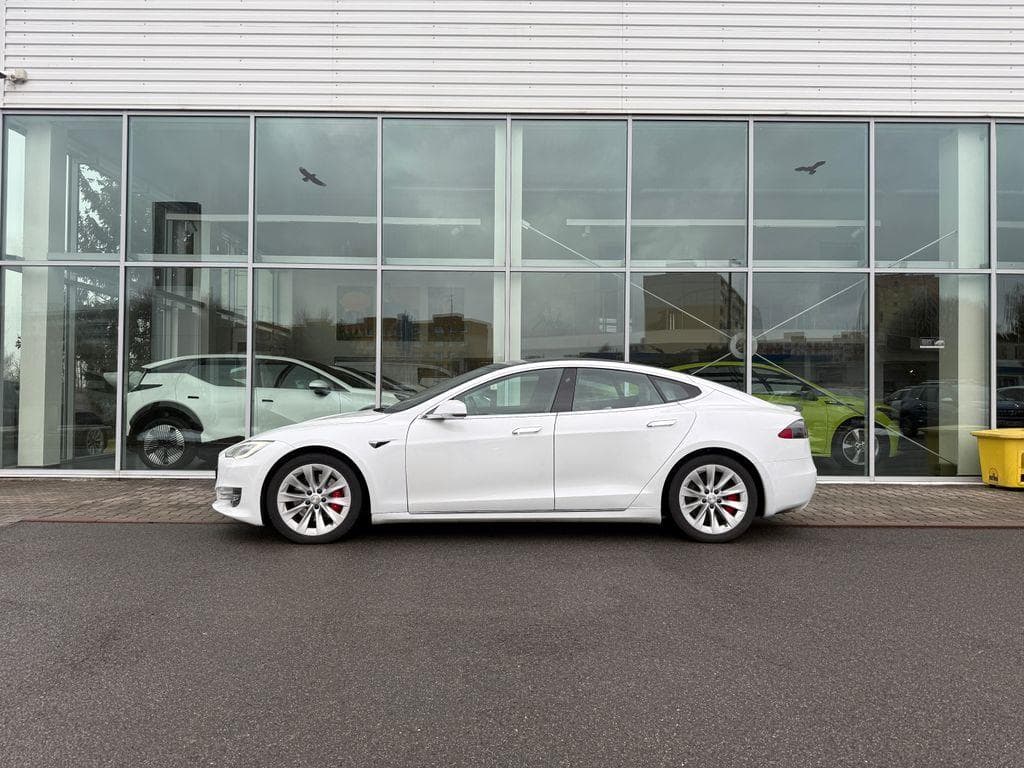 Tesla Model S - 2