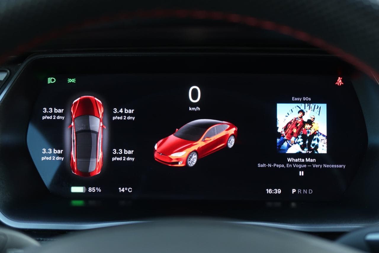 2018 Tesla MODEL S - 17