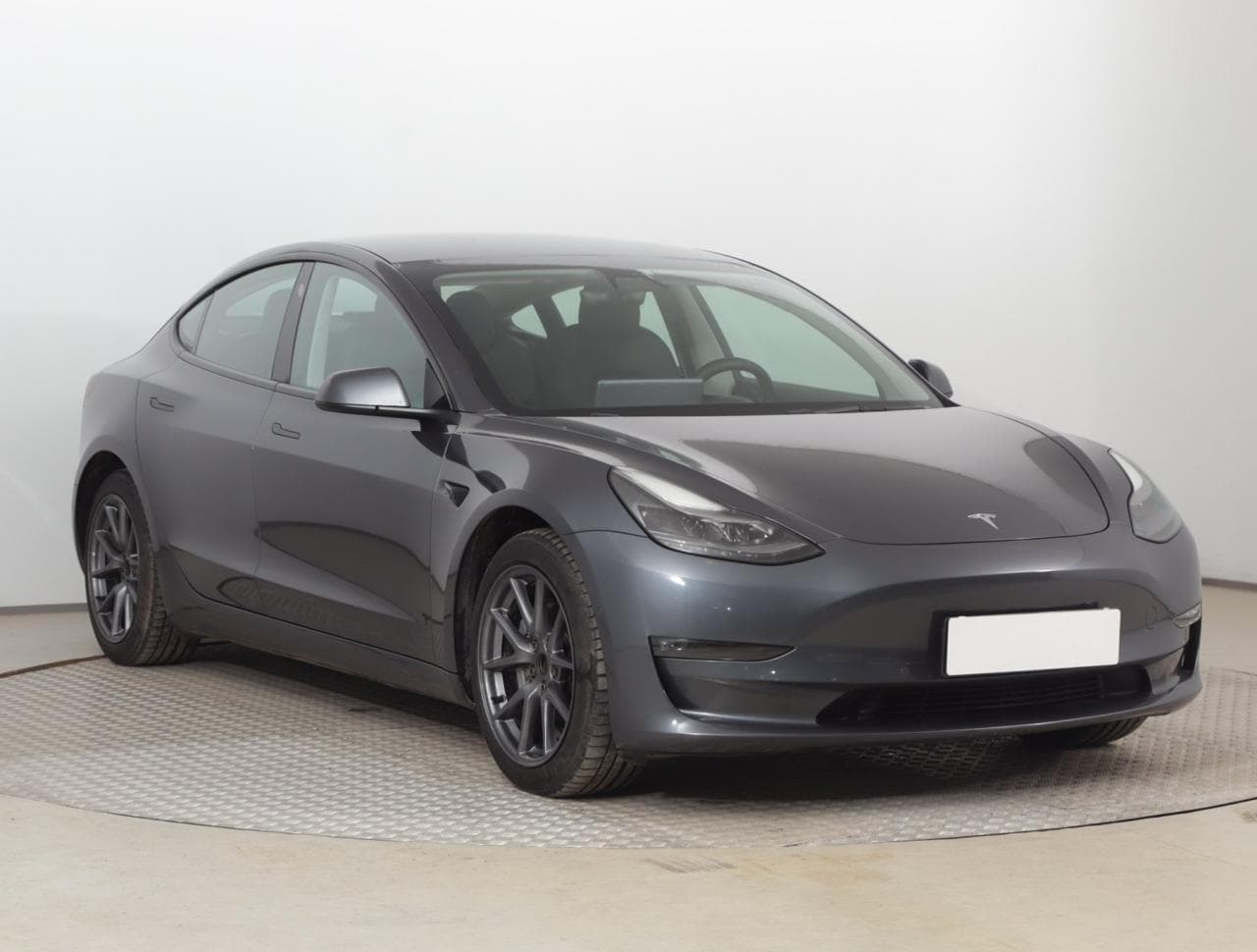 Tesla Model 3 Long Range 4WD 79kWh 366kW sedan