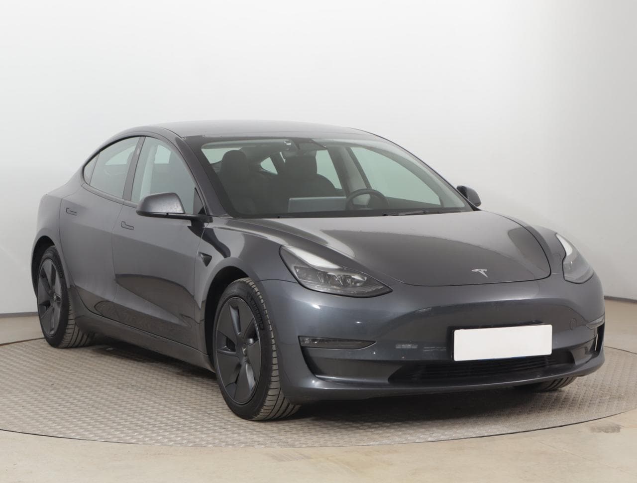 Tesla Model 3 Long Range 4WD 79kWh 361kW sedan