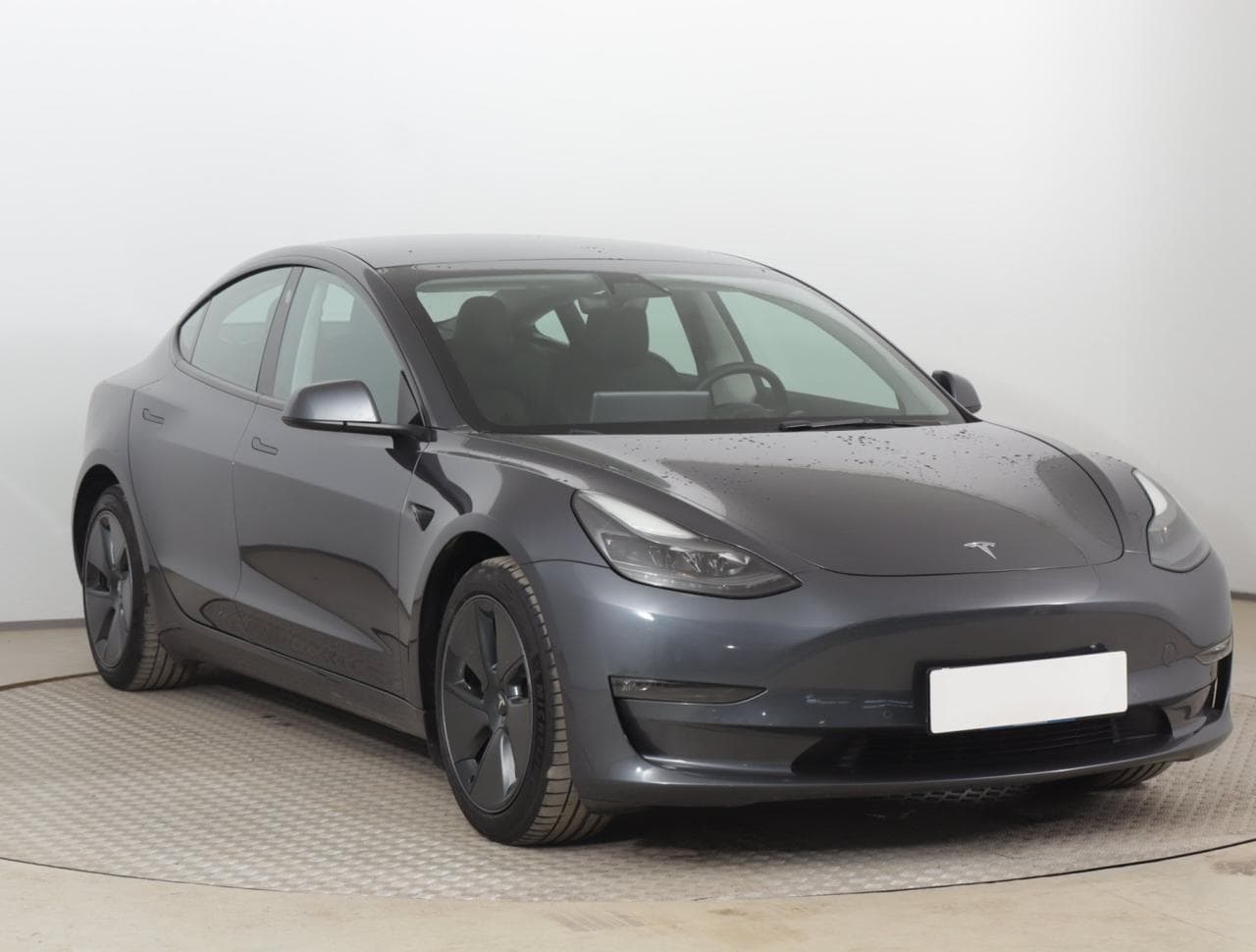 Tesla Model 3 Long Range 4WD 79kWh 366kW sedan