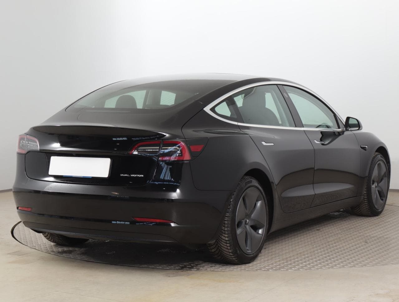 2020 Tesla Model 3 - 13