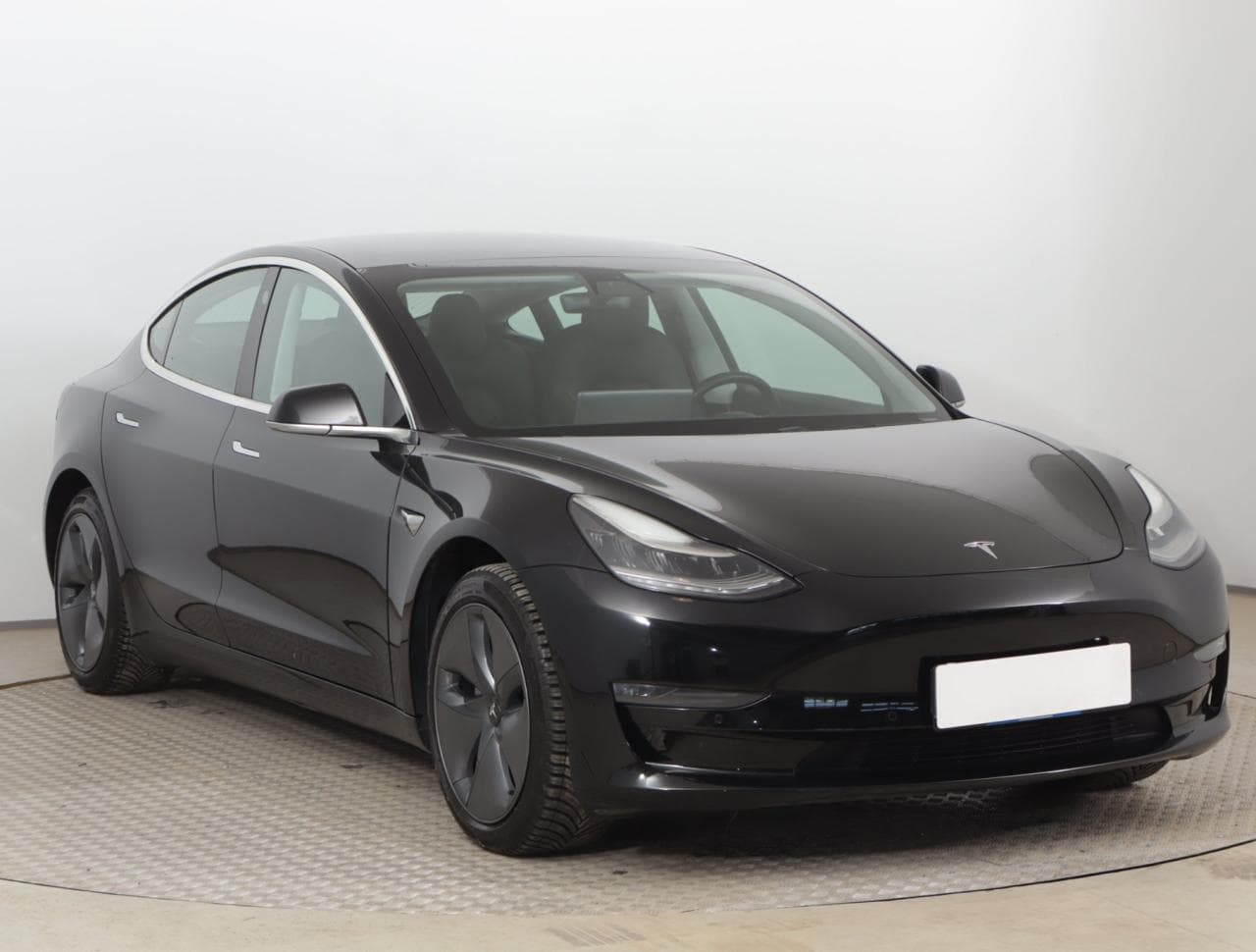 Tesla Model 3 Long Range 4WD 78kWh 361kW sedan
